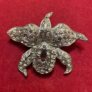 🤍Vintage orchid rhinestone brooch